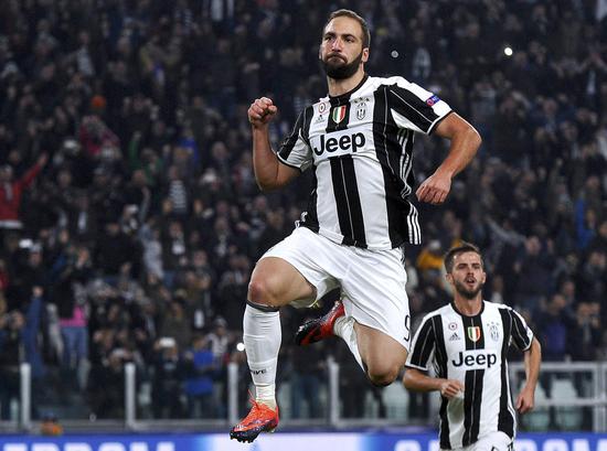 创历史，埃因霍温是首支正式比赛在安菲尔德打进3球的荷兰球队（埃因霍温改写纪录：首支在安菲尔德正式赛攻入3球的荷兰队）