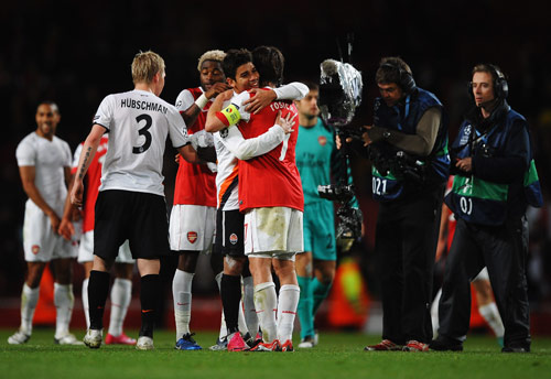 世体：奥尔莫左肩脱臼恢复良好，预计伤缺一个月（世体：奥尔莫左肩脱臼恢复顺利，预计将缺阵约四周）