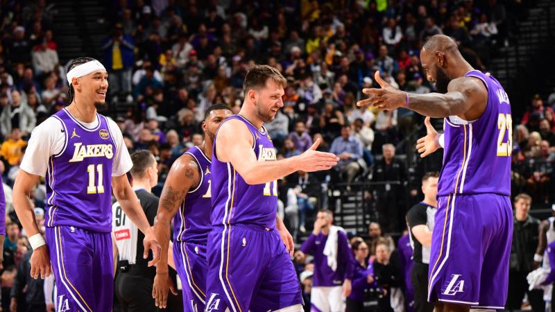 独领风骚，目前欧冠前8球队英超占4席，其余四大联赛各出1队（欧冠八强英超独占半壁江山，其余四大联赛各仅一队入围）